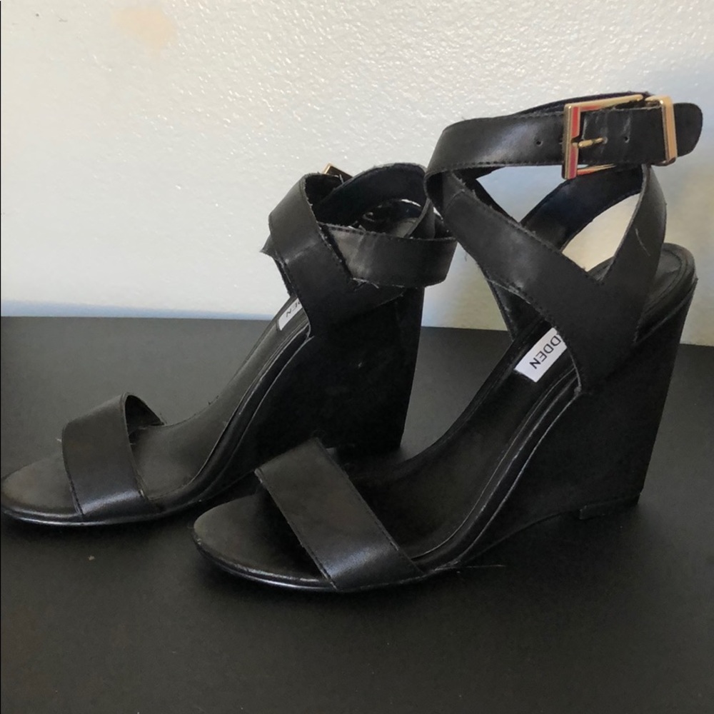 Steve Madden Strappy Wedge Heel Sandal Black